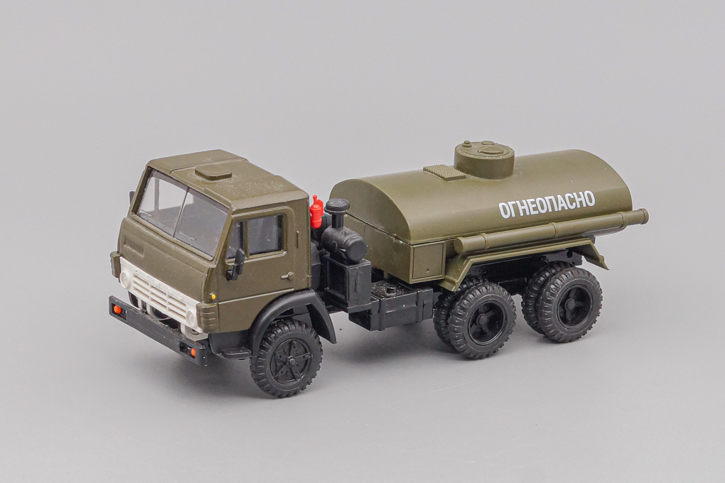 1:43 (Б/У) КАМАЗ огнеопасно, хаки - LOT01589