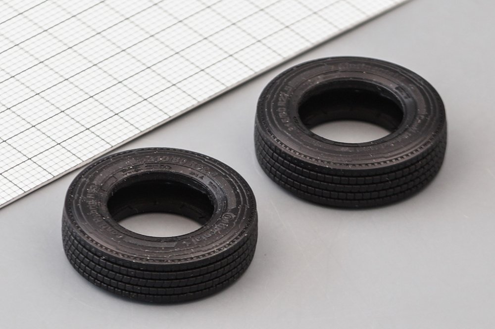 1:43 Резина Michelin X line / Сonti Hybrid 315/80 R22,5 (передняя), цена за шт. - XR-253