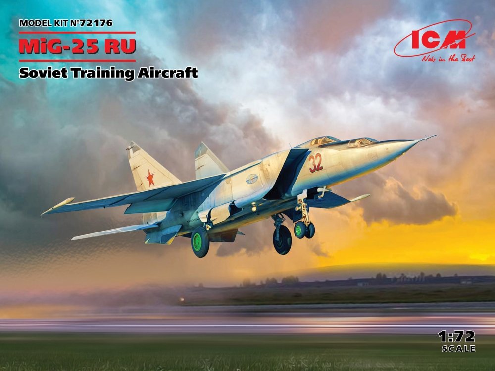 1:72 Сборная модель МиГ-25 РУ, Советский учебный самолет - 72176