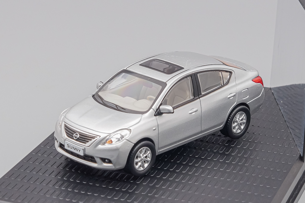 1:43 NISSAN Sunny B17 (2010), silver - 4312-X1
