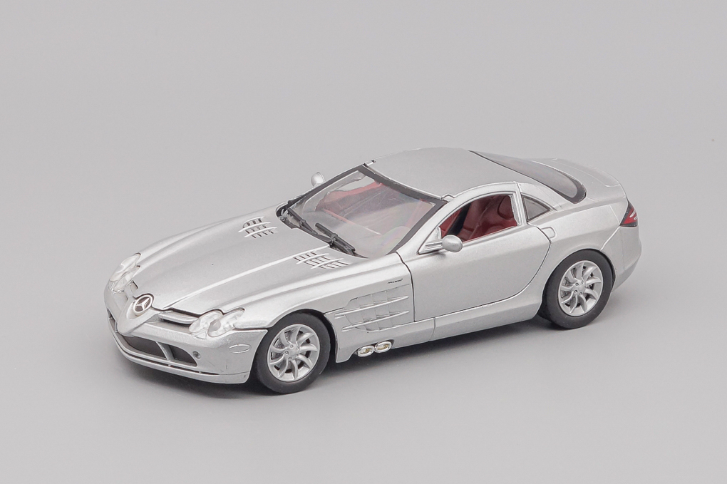 1:24 (Б/У) MERCEDES-BENZ SLR McLaren, silver - 73306S-X1
