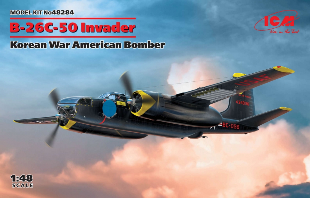 1:48 Сборная модель B-26С-50 Invader, Американский бомбардировщик (война в Корее) - 48284