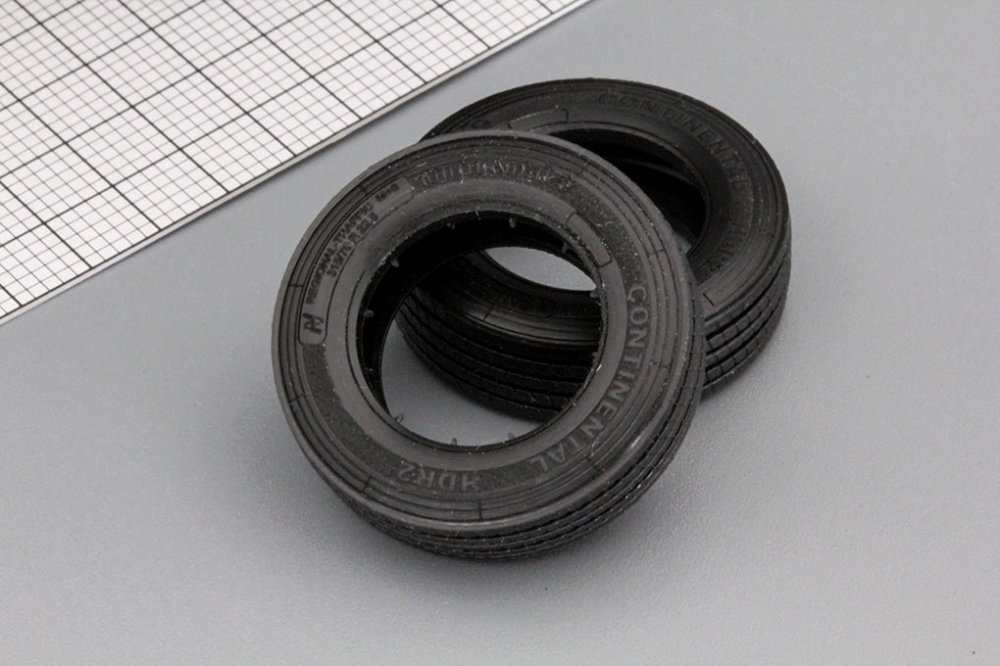 1:43 Резина Continental HSR2 / Michelin X line 315/70 R22,5 (передняя), цена за шт. - XR-180