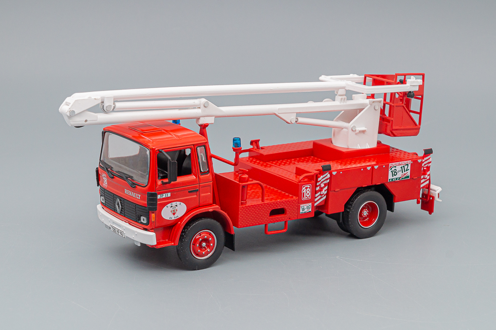 1:43 RENAULT JP 11 fire engine - CENT037