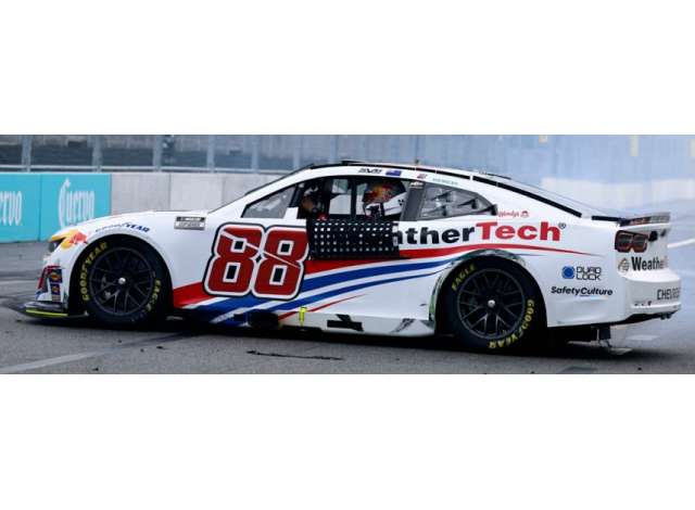 1:64 Chevrolet #88 Shane van Gisbergen *Weathertech*, white/blue/red 2025 - W882561WRTSVCS