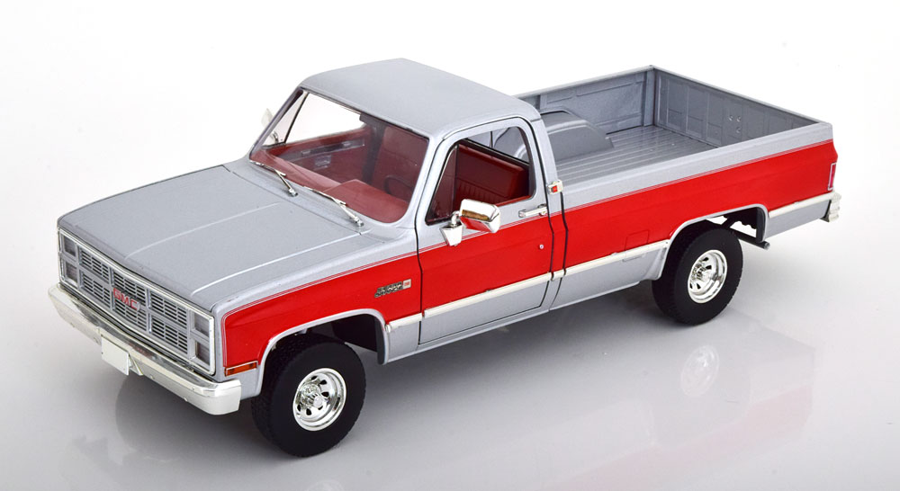 1:18 GMC K-2500 Sierra Grande Wideside (1984), silver red - 13660