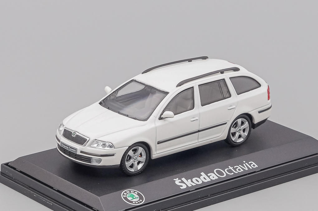 1:43 SKODA Octavia II Combi (2004), white - 002E-X1