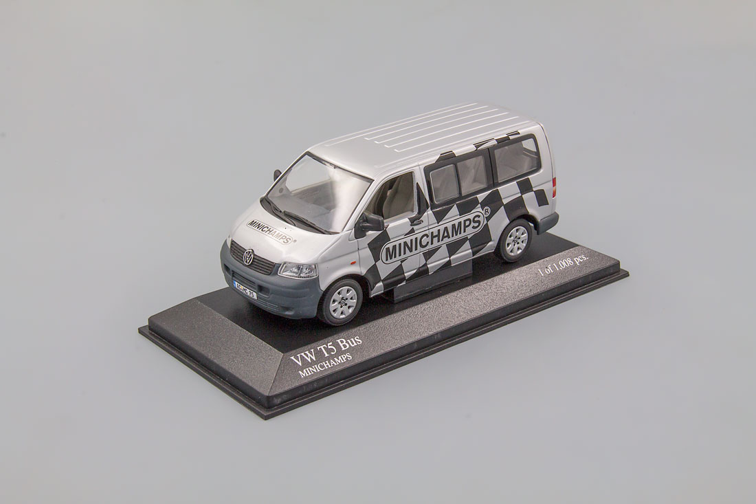 1:43 Volkswagen T5 Transporter Bus 'Minichamps' 2003, Silver - 400052202