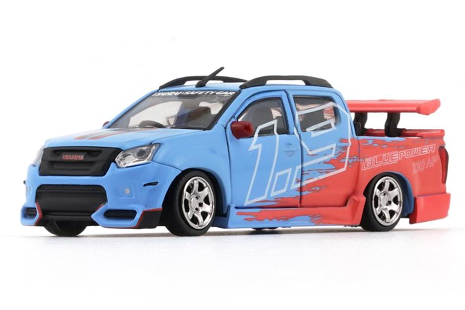 1:64 ISUZU D-Max Low Rider Safty Car 1.9 (RHD) (2018), blue / red - 64B0464