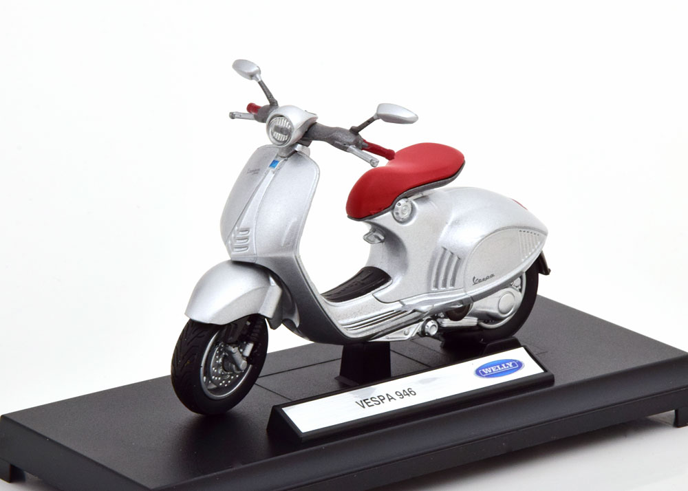 1:18 VESPA 946 (2014), silber-grau metallic - 12849PW