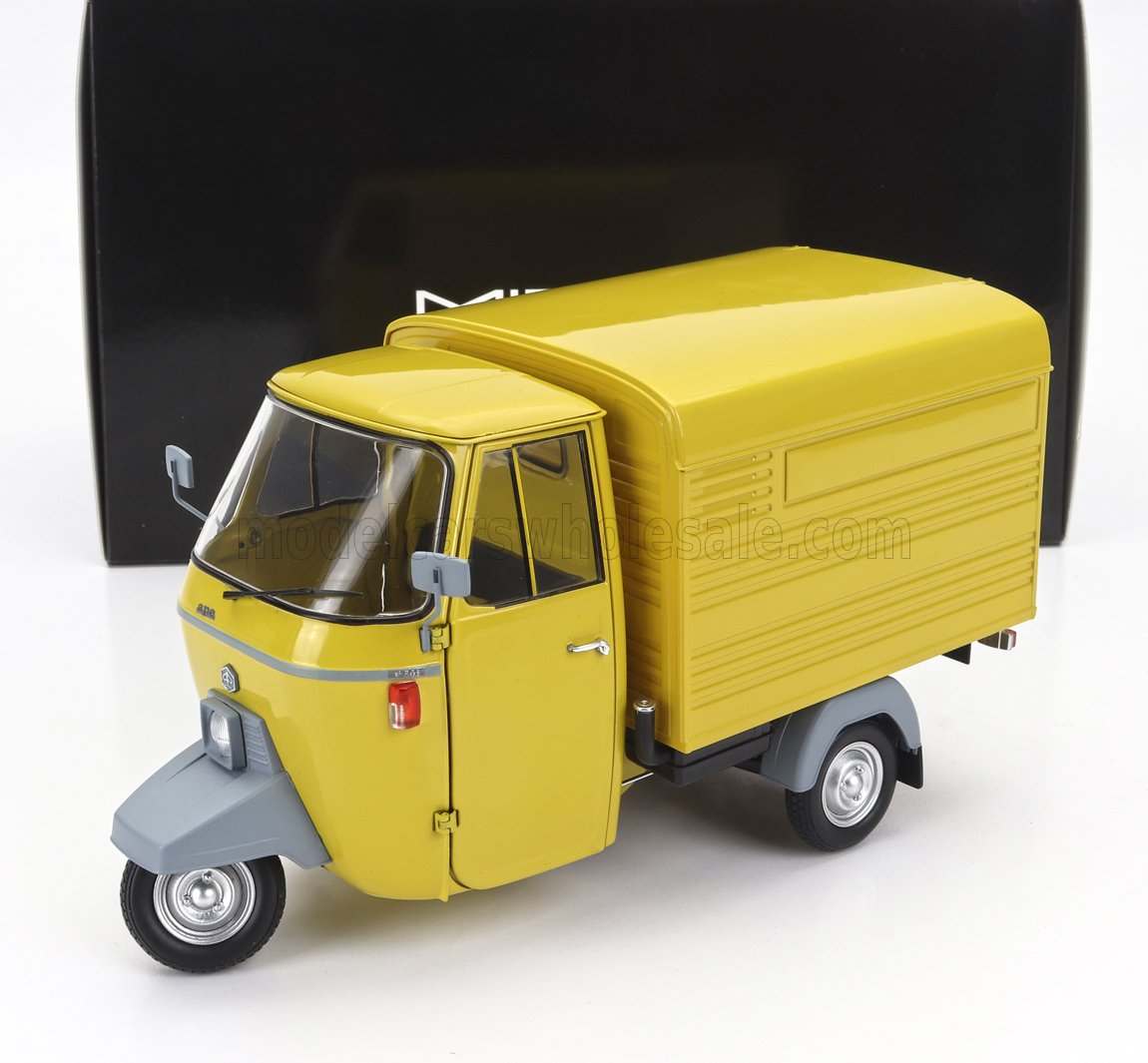1:18 PIAGGIO Ape P501 Van Closed (1979) - Con Vetrina - With Showcase, Giallo Texas - Yellow - 204002-D