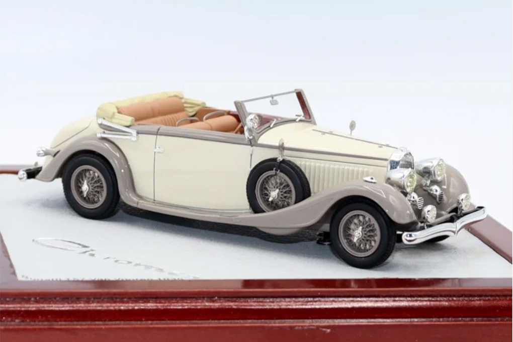 1:43 Bugatti 57274 Cabriolet Van Vooren 1935 , Beige/Maroon - Chro42
