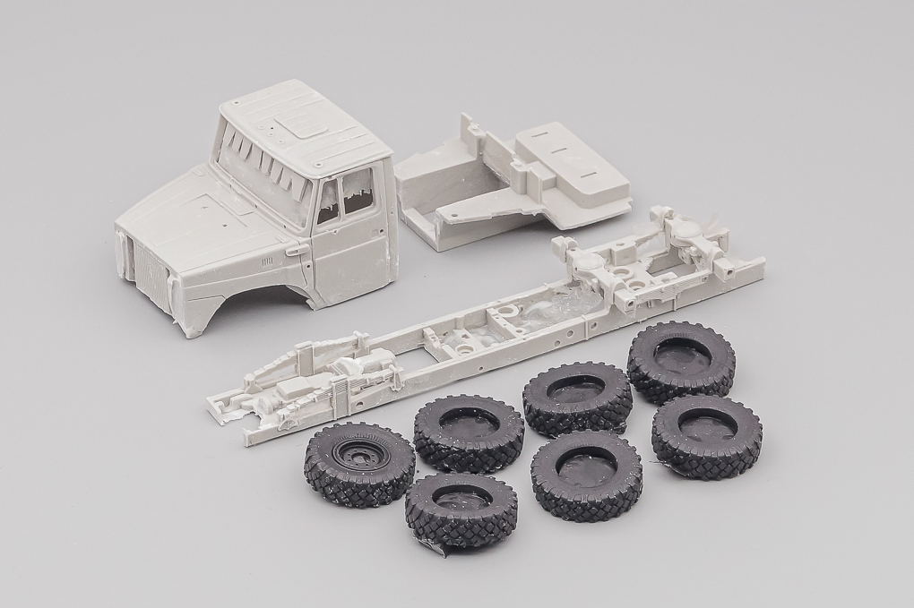 1:43 Сборная модель ЗИЛ 4334 армейский тягач - DNK326