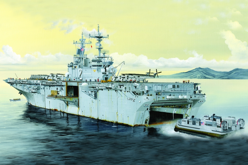 1:700 Сборная модель USS Essex LHD-2 - 83403