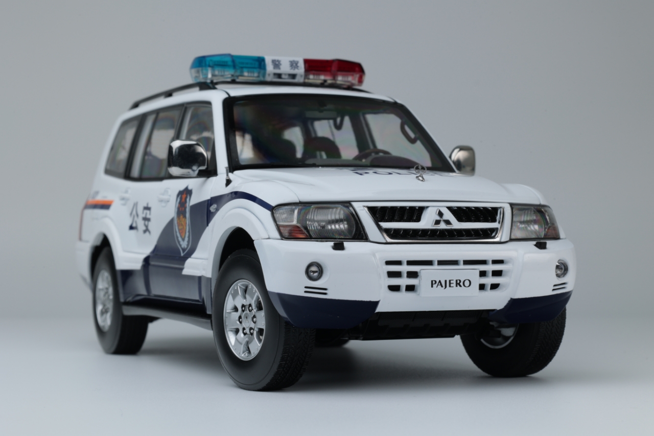 1:18 MITSUBISHI Pajero V73 *China Police*, white - 5835