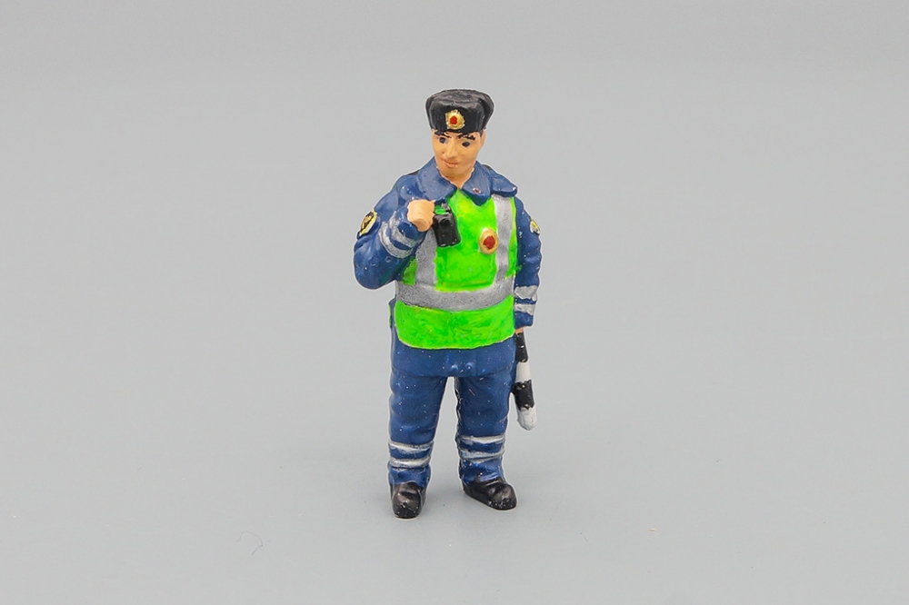 1:43 Фигурка Инспектор ДПС в зимней форме - DPS01