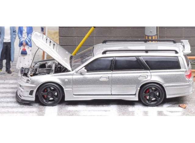 1:64 Nissan GTR-R35 with opening hood, silver - FH043