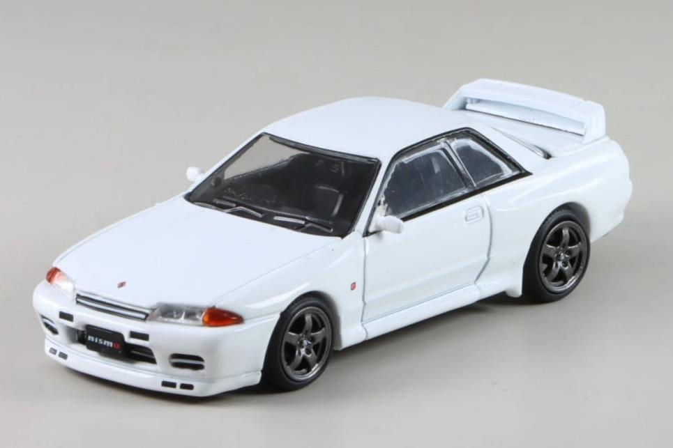 1:64 NISSAN Skyline GT-R R32, white - PR640157