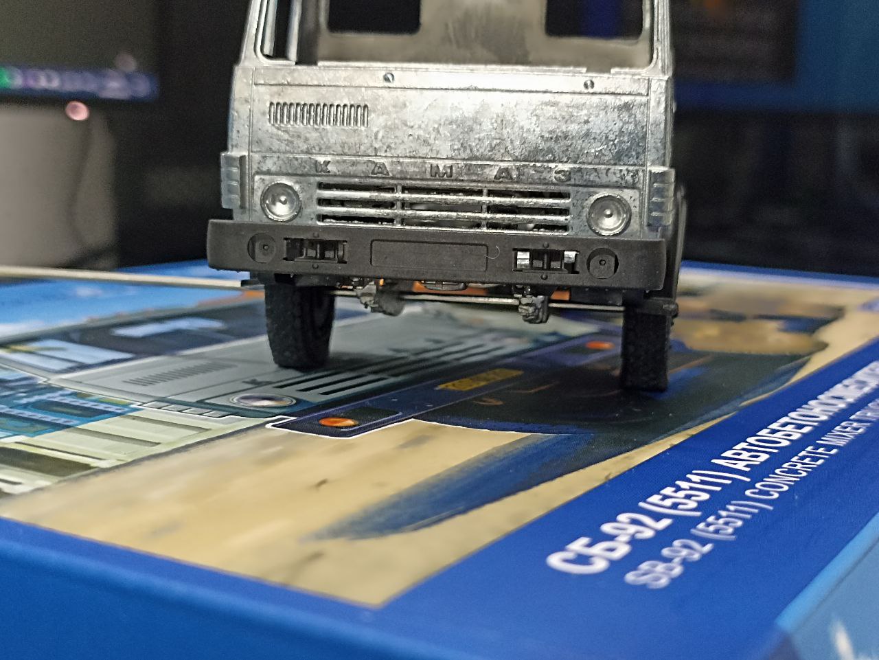1:43 Бампер КАМАЗ 5320 высокий ранний под AVD/SSM - FZL020-025
