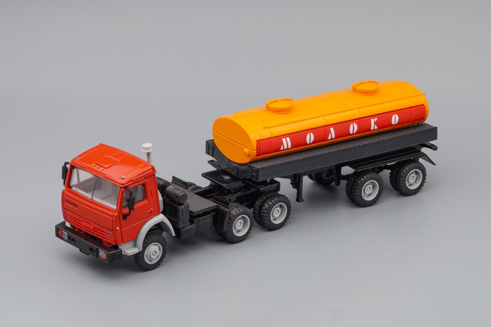 1:43 Камский 54112 с цистерной 'Молоко' кабина красная, бочка ораневая - ELK-936