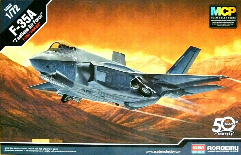 1:72 Сборная модель Самолёт F-35A 'seven nations Air Force' - 12561