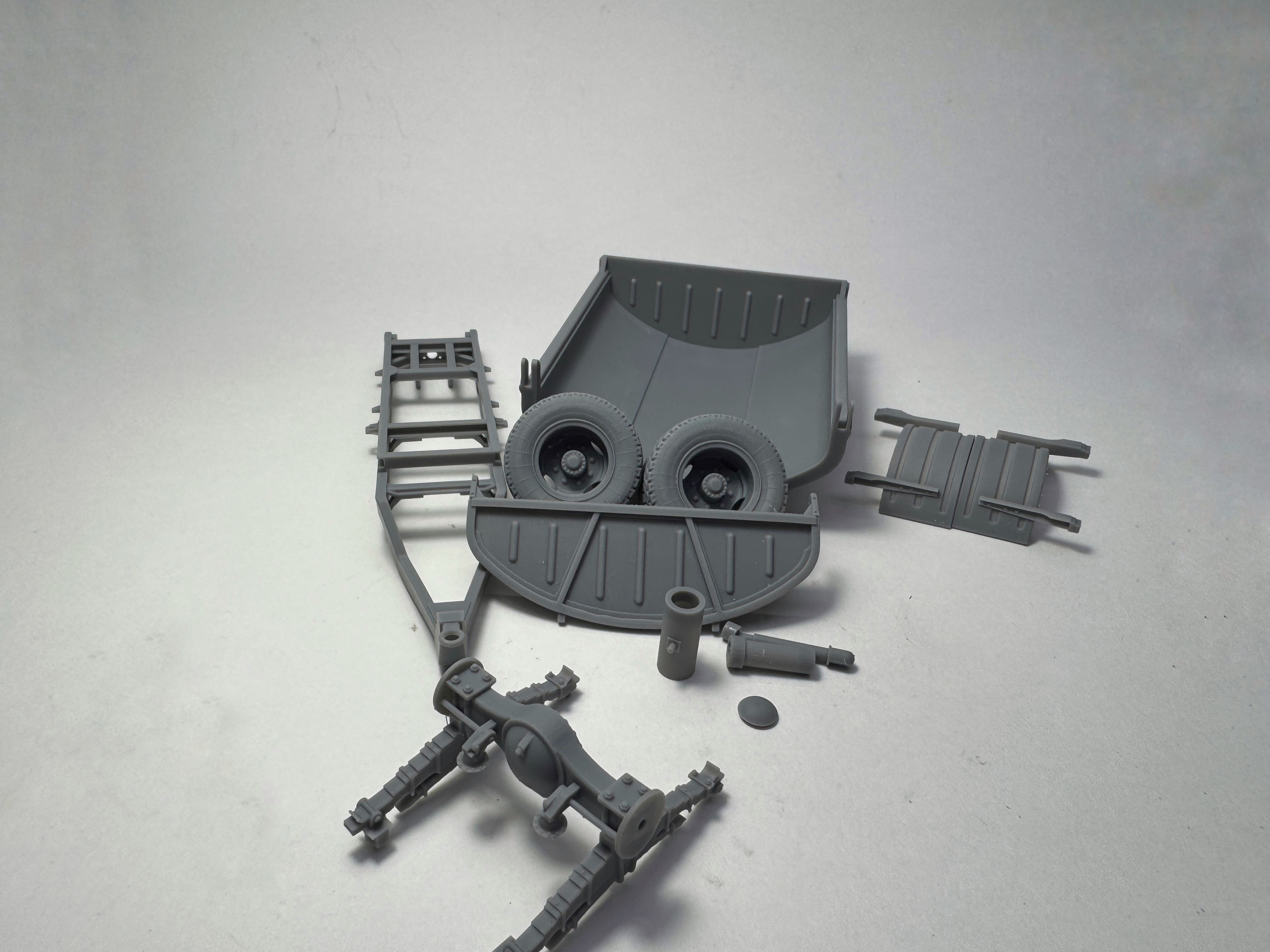 1:35 Сборная масштабная модель прицепа-самосвала для ММЗ-555 рама тип 1 - LR-350018