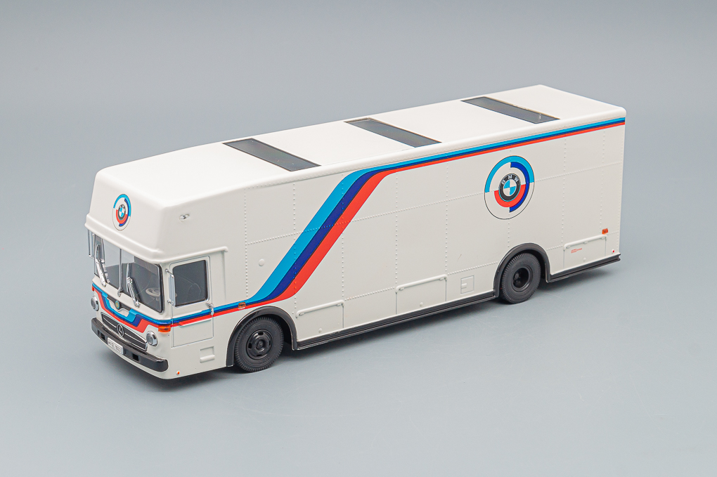 1:43 MERCEDES-BENZ Renntransporter BMW, white - 12204-X1