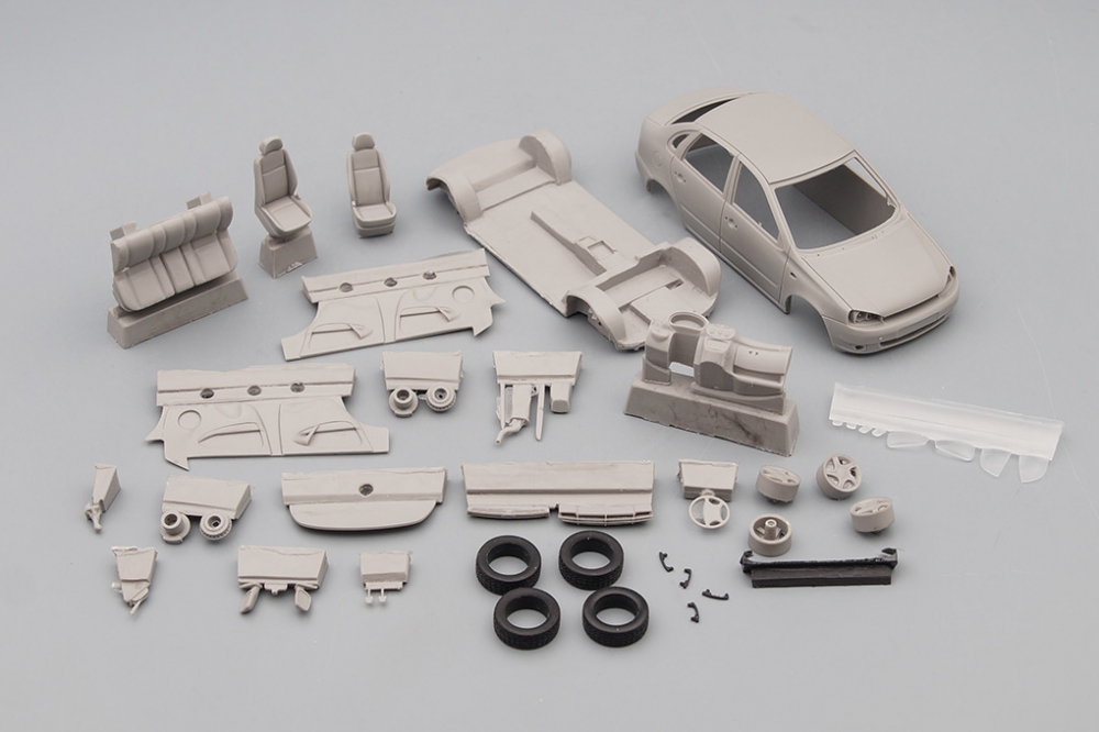 1:43 Сборная модель Волжский автомобиль 1118 Калина / Kalina седан (2004) - KT035