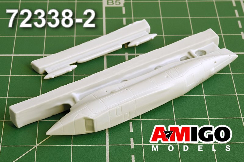 1:72 МиГ-21Р разведывательный контейнер тип «Д» - AMG72338-2