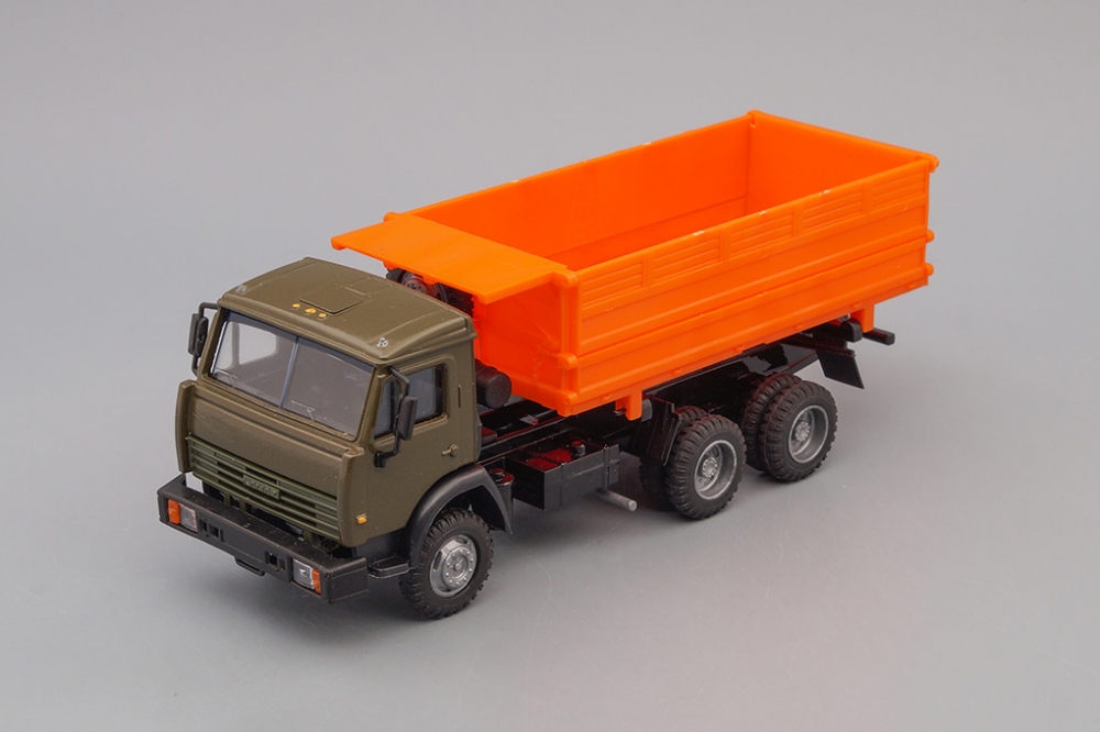 1:43 Камский грузовик 55102, сельхозвариант, хаки / оранжевый - ELK-749
