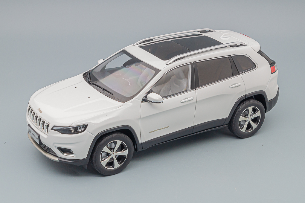 1:18 JEEP Cherokee (2019), white - 2582W-X1