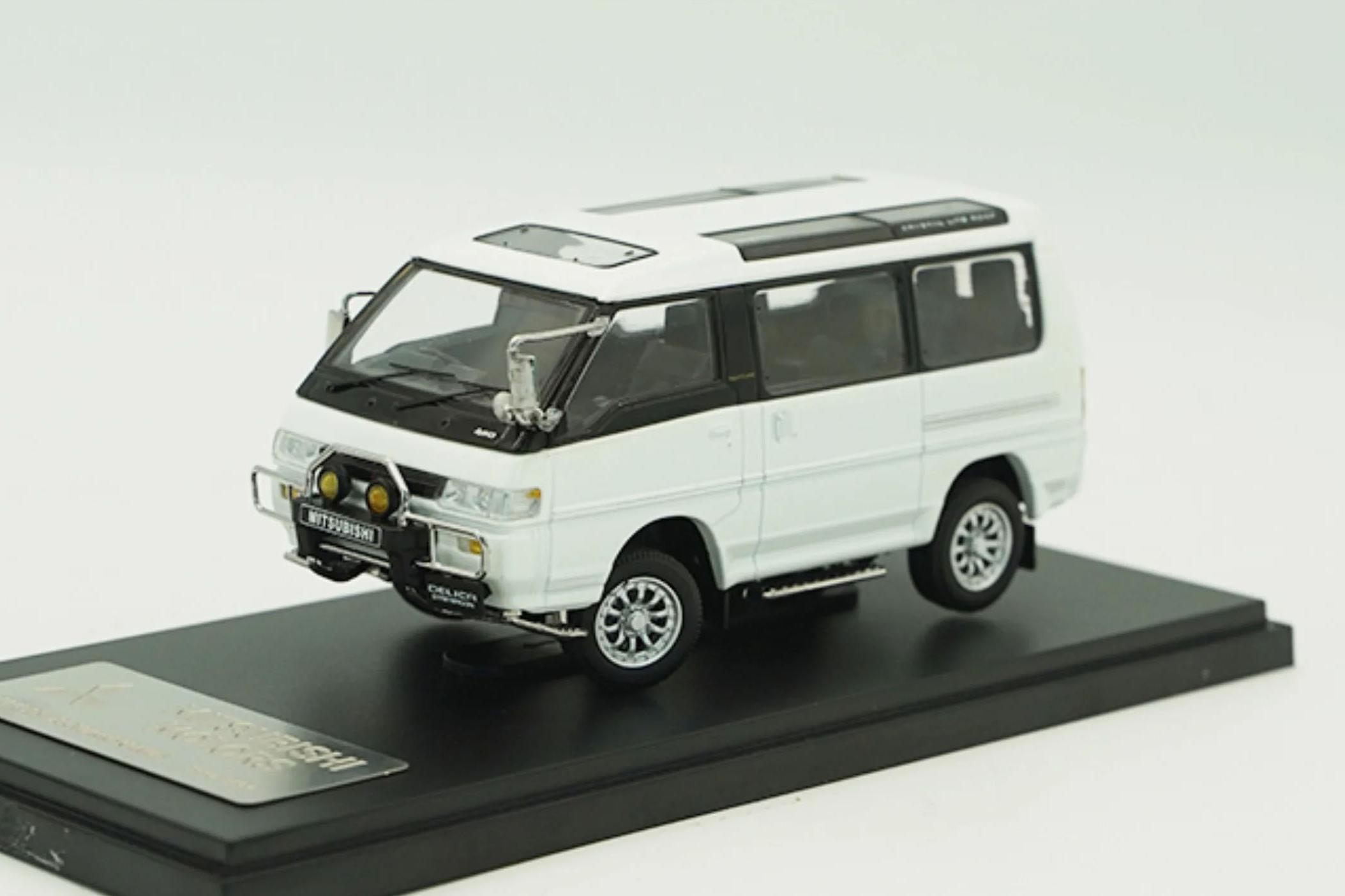 1:43 MITSUBISHI Delica Star Wagon 4WD (1990-1999), white - TITMC023