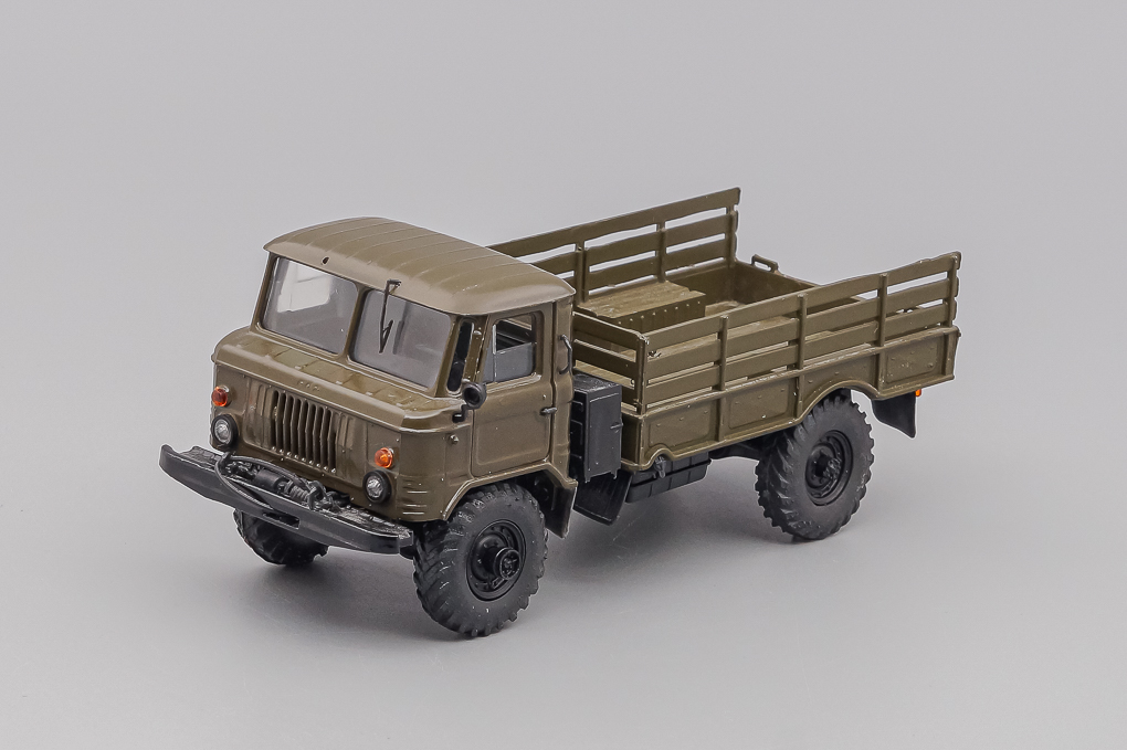 1:43 Горький 66 бортовой, хаки / зеленый - LOT01272