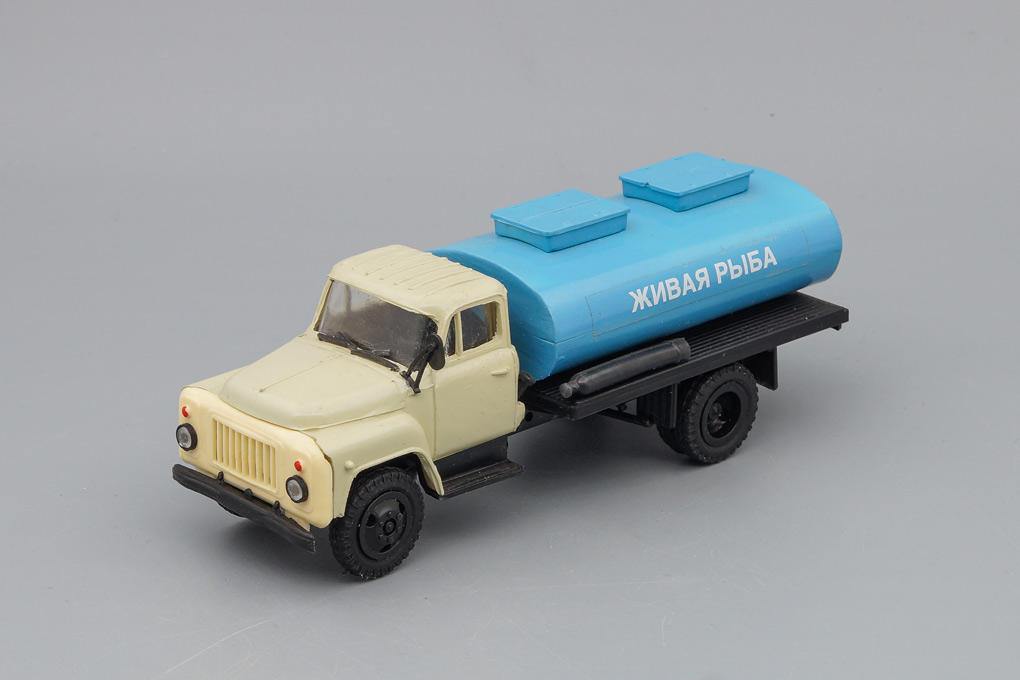 1:43 Горький 53 бочка Живая рыба, светло-зеленый / голубой - 4380-1