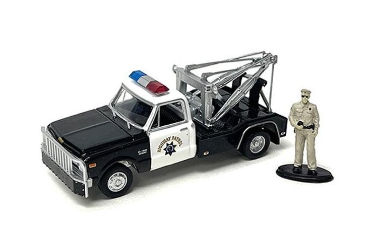 1:64 CHEVROLET C90 Dually Wrecker Полиция Калифорнии с фигуркой - 51423