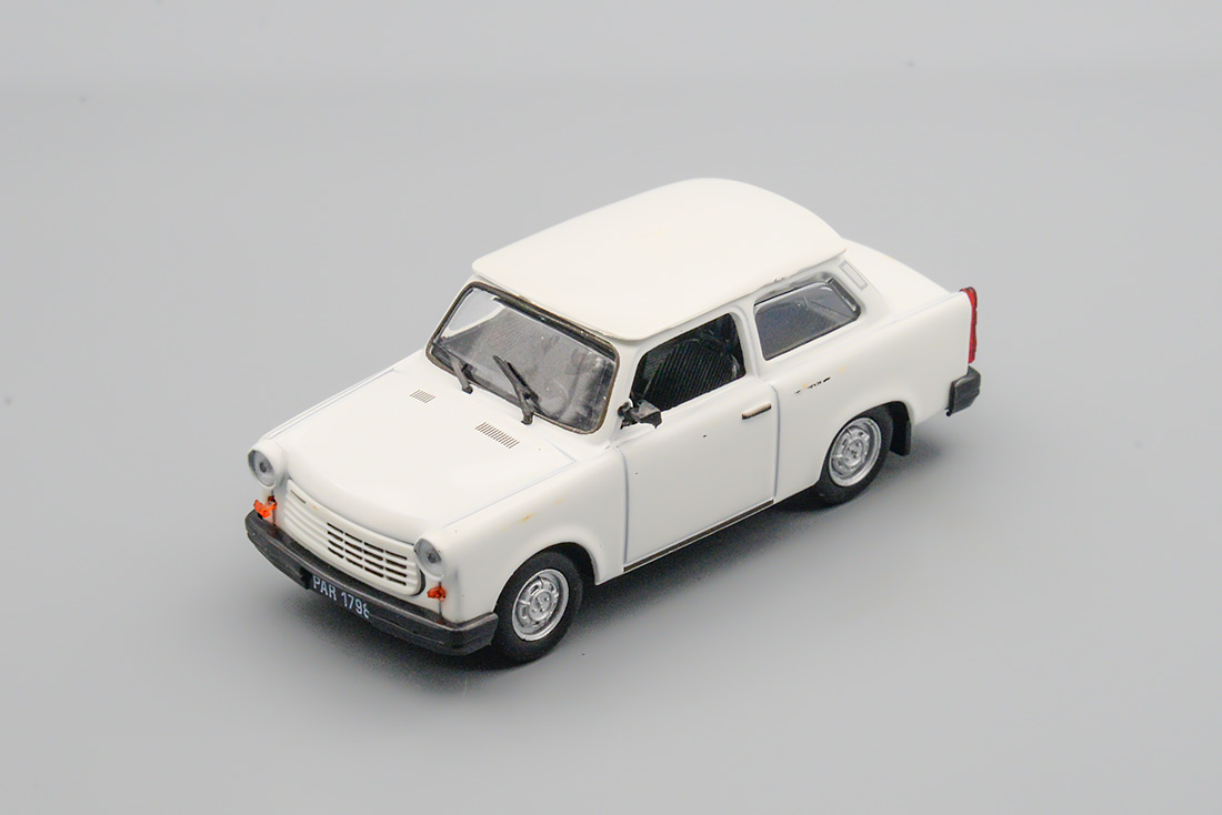 1:43 TRABANT 1.1 Limousine, white - deah144