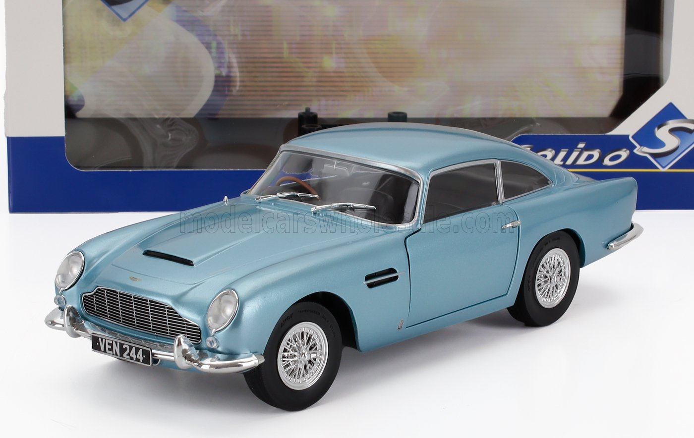 1:18 ASTON MARTIN Db5 (1964), Light Blue Met - S1807104
