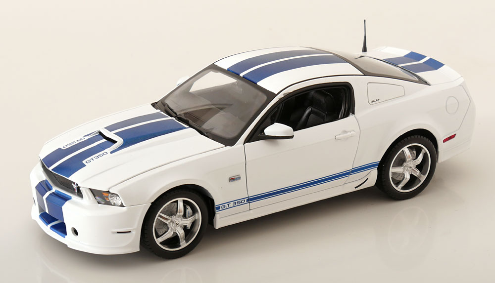 1:18 FORD Shelby GT350 (2011), white/blue metallic - 351