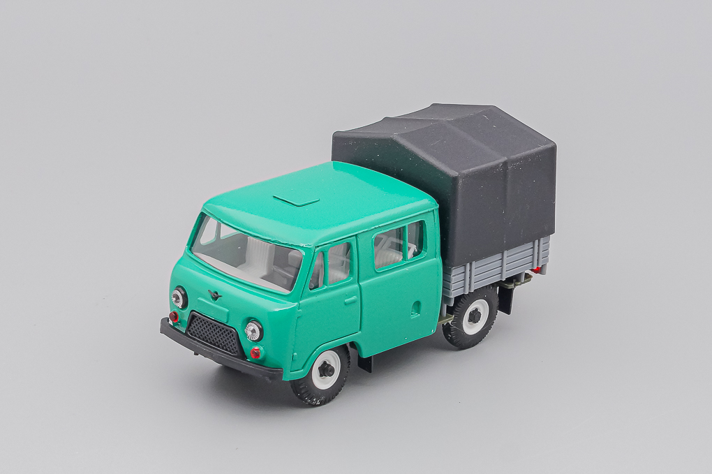 1:43 УАЗ-39094 Фермер с тентом, светло-зеленый - 10010-8-УСР