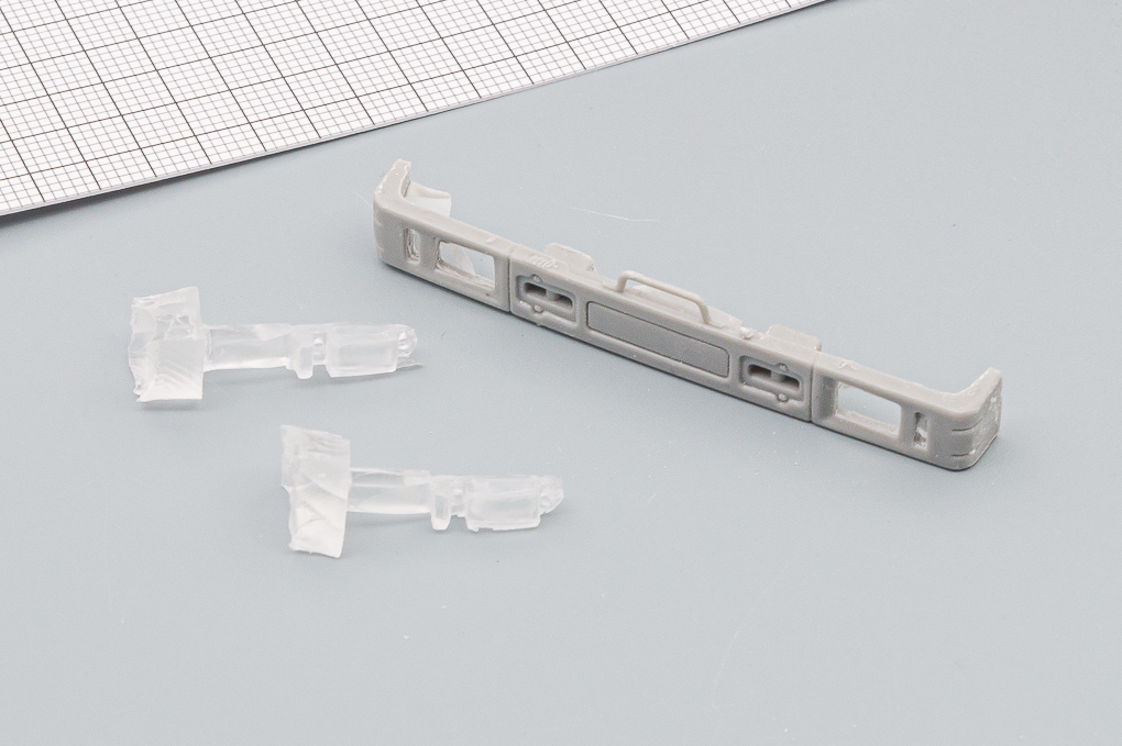 1:43 Бампер Камский грузовик с фарами (вариант 1) - UM368