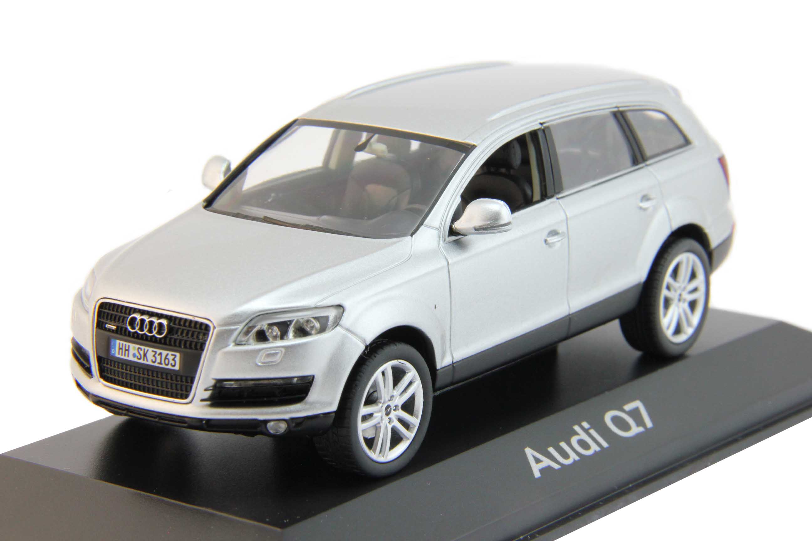 1:43 (Б/У) AUDI Q7, silver - 5010507613-X1
