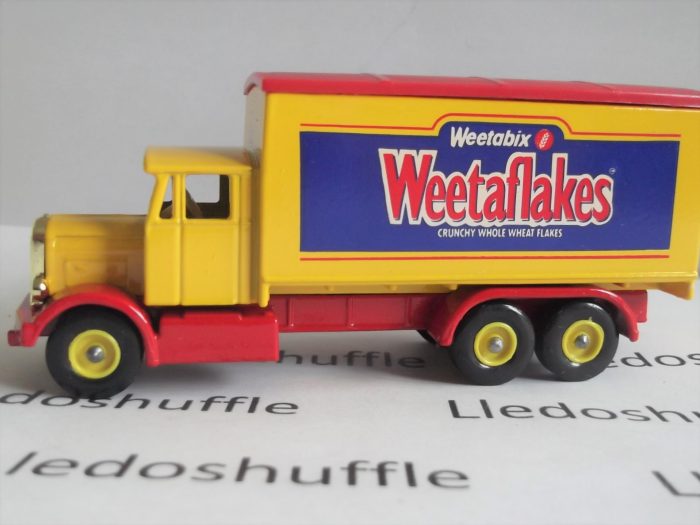 SCAMMELL Six Wheel Truck 'Weetabix Weetaflakes', yellow / red - LP44024