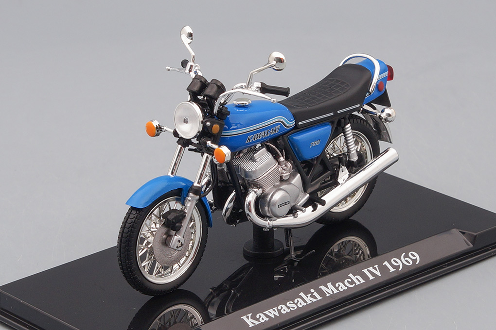 1:24 мотоцикл KAWASAKI Mach IV 1969 Blue - 4658111
