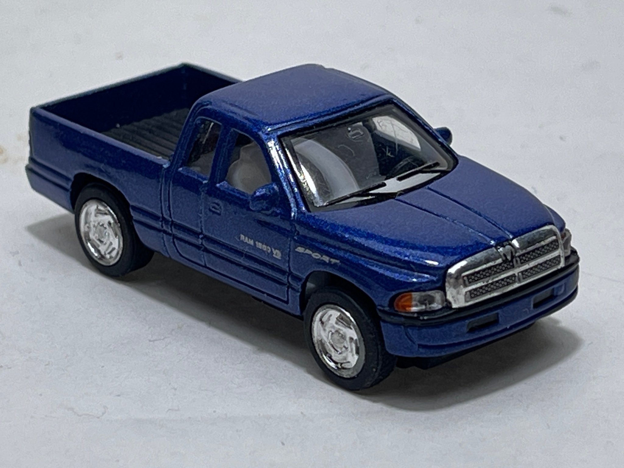 1:88 DODGE RAM, blue - LOT01136