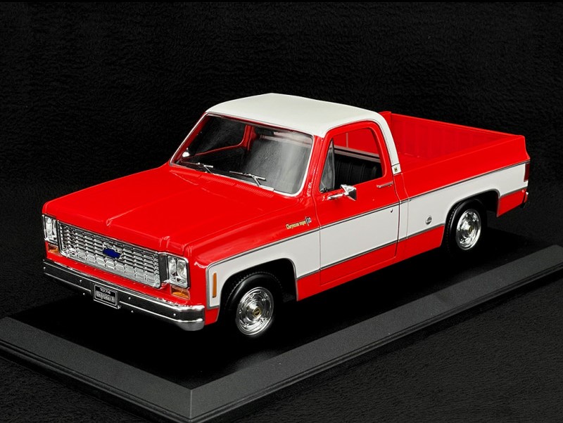 1:18 CHEVROLET C-10 Pick-up Cheyenne Super (1974), red/white - 31467R