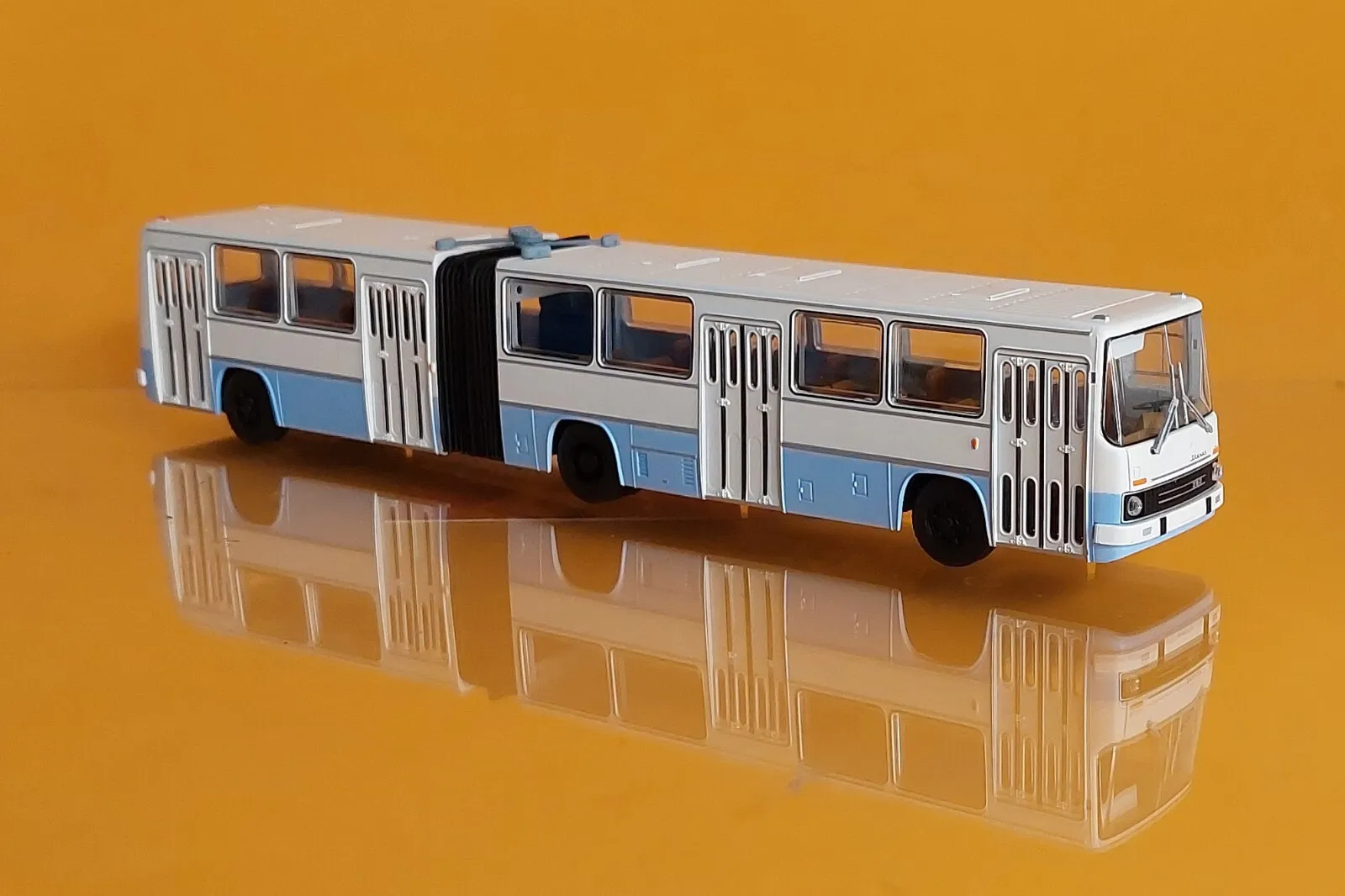 1:87 IKARUS 280.02 (1972), white/ light blue - 59718