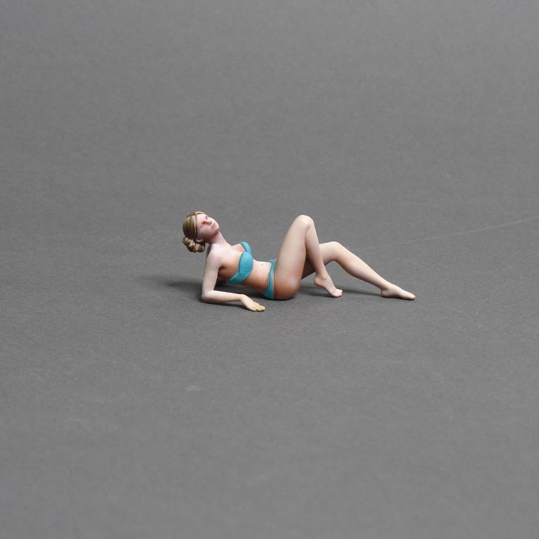 1:24 Фигура Девушка в купальнике (масштаб 1:24), окрашенная - MPF24-045okr