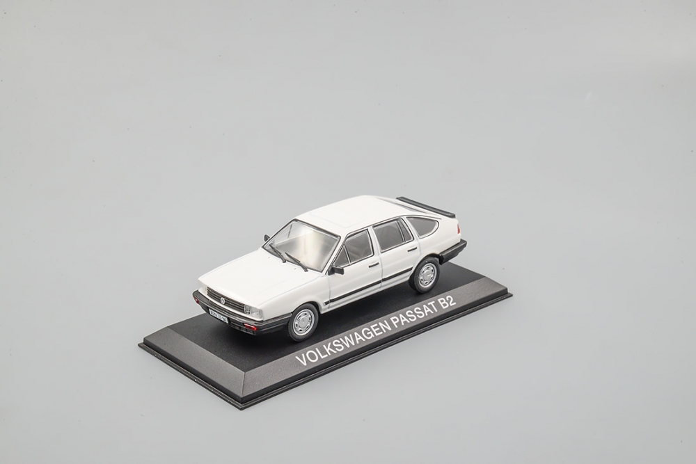 1:43 VOLKSWAGEN Passat B2, Legendarni automobily minule ery 74 - LAME074