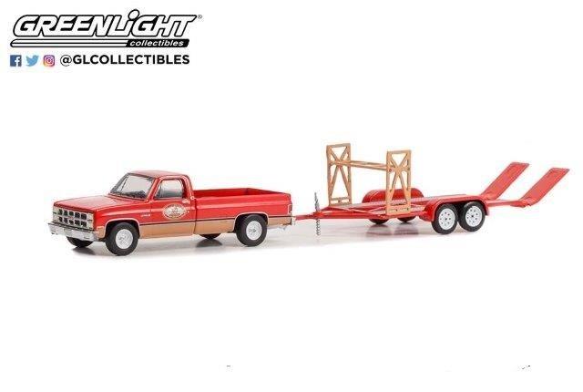 1:64 GMC K-2500 Sierra Grande Wideside with Tandem Car Trailer Busted Knuckle Garage (1982) - 32250B