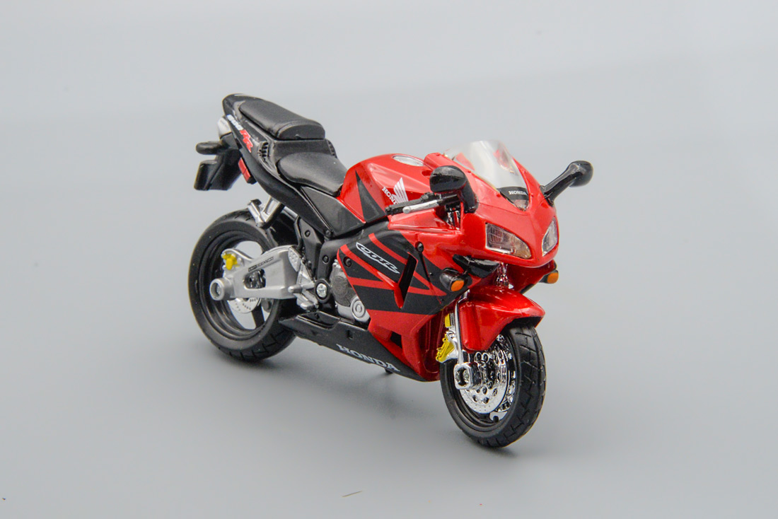 1:18 HONDA CBR 600RR, Red/Black - 18-51000-HCBR6-RBK